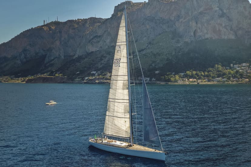 Sailing Yacht Logica
